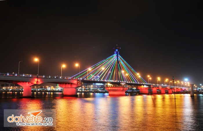 Du lịch Đà Nẵng để chiêm ngưỡng vẻ đẹp của cầu quay sông Hàn