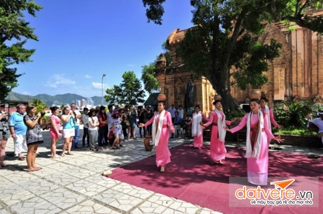 Du lịch Nha Trang nên tham gia Lễ hội tháp Bà