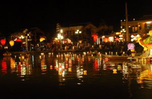 Lễ hội đêm rằm phố cổ Hội An
