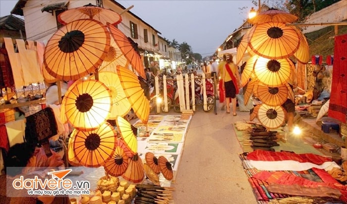 Ghé thăm các khu chợ đêm của người Lào