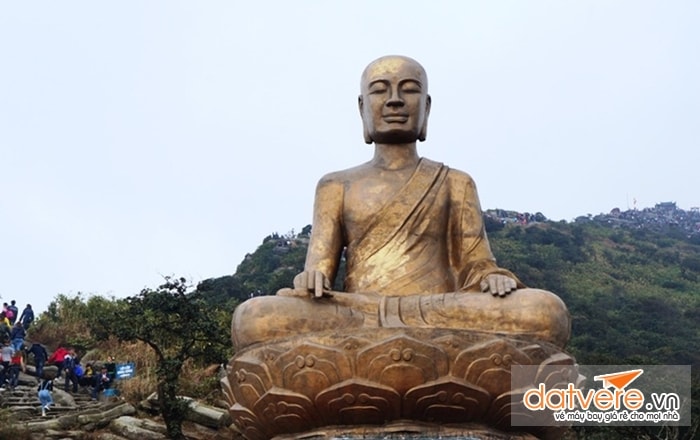 Tượng Phật Hoàng Trần Nhân Tông tại chùa Yên Tử 
