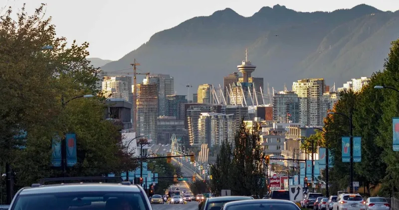 Mua vé máy bay Hồ Chí Minh đi Vancouver tháng nào rẻ nhất