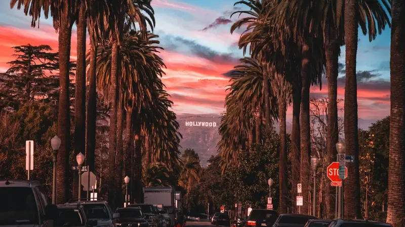 Tại sao nên mua vé máy bay Hà Nội (HAN) đi Los Angeles Mỹ tháng 7