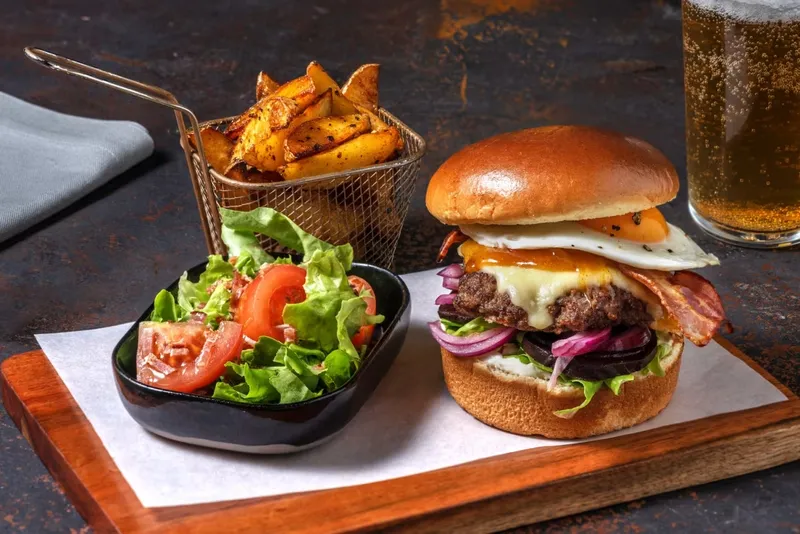 Thử burger kiểu Mỹ